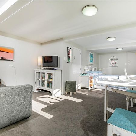 Whitby Studio - Mairangi Bay Beach オークランド エクステリア 写真